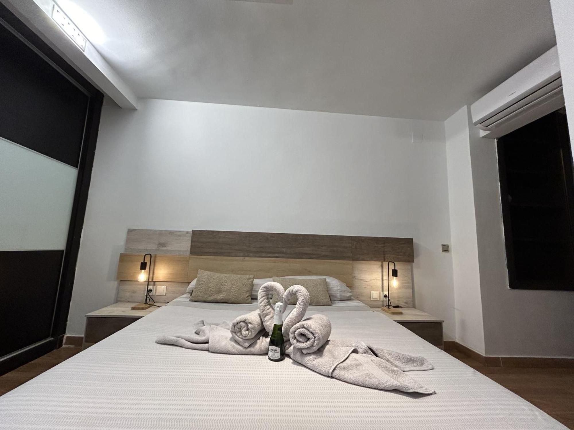 Lujo a tu alcance con spa y garaje pleno centro Huelva Exterior foto